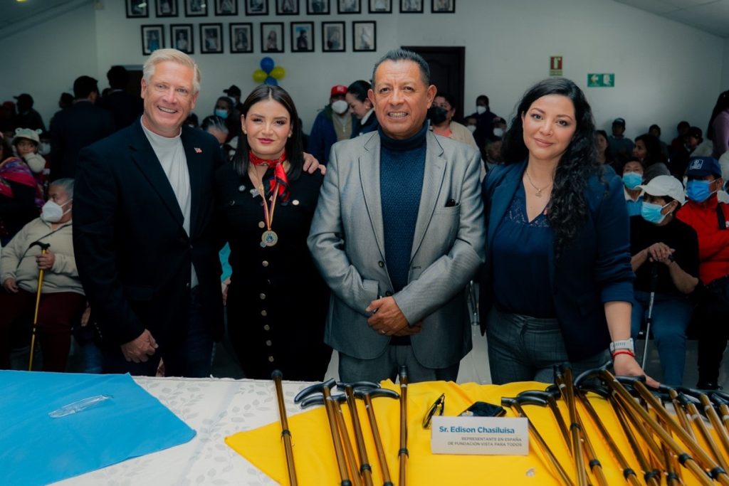 El Patronato Municipal de Latacunga beneficia a más de 200 personas en la campaña “Contigo en Cada Sentido”