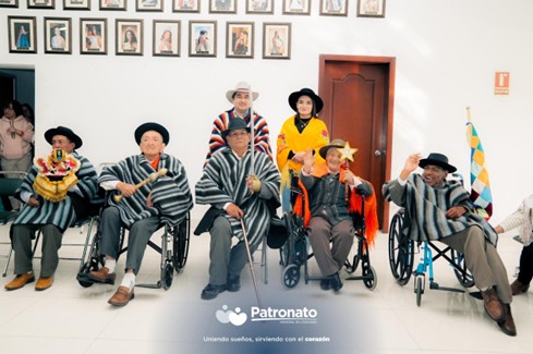 El Hogar de Ancianos Instituto Estupiñán realizó la jocha por su réplica de la Mama Negra